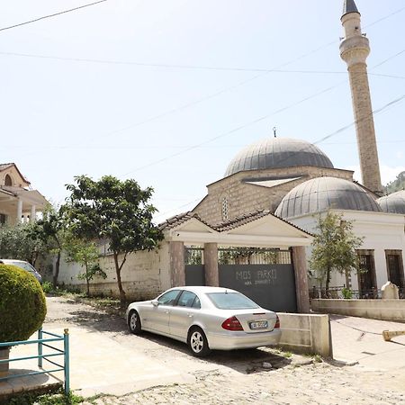 Guesthouse N&B Μπεράτ Εξωτερικό φωτογραφία