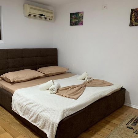 Guesthouse N&B Μπεράτ Εξωτερικό φωτογραφία