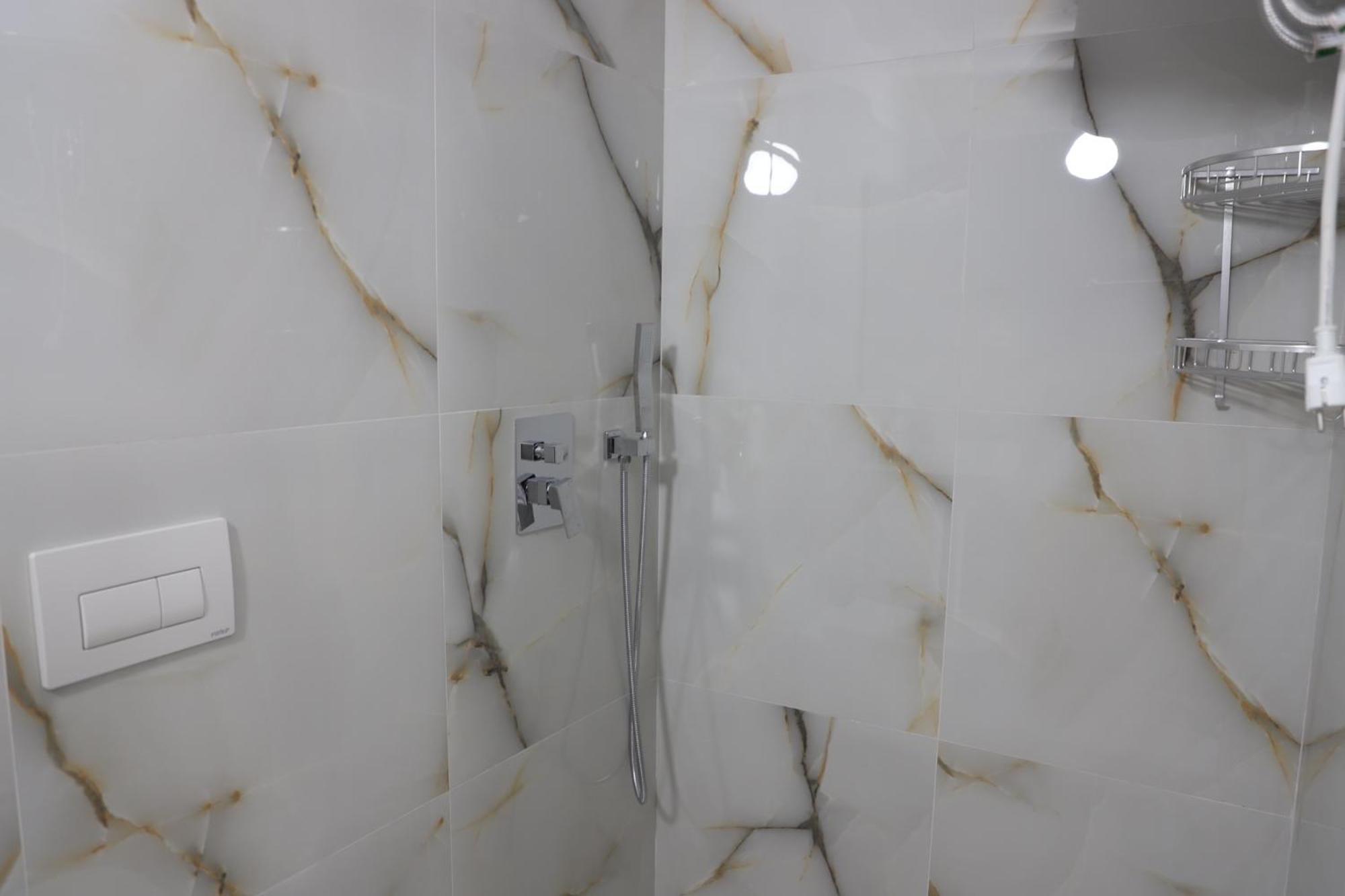 Guesthouse N&B Μπεράτ Εξωτερικό φωτογραφία