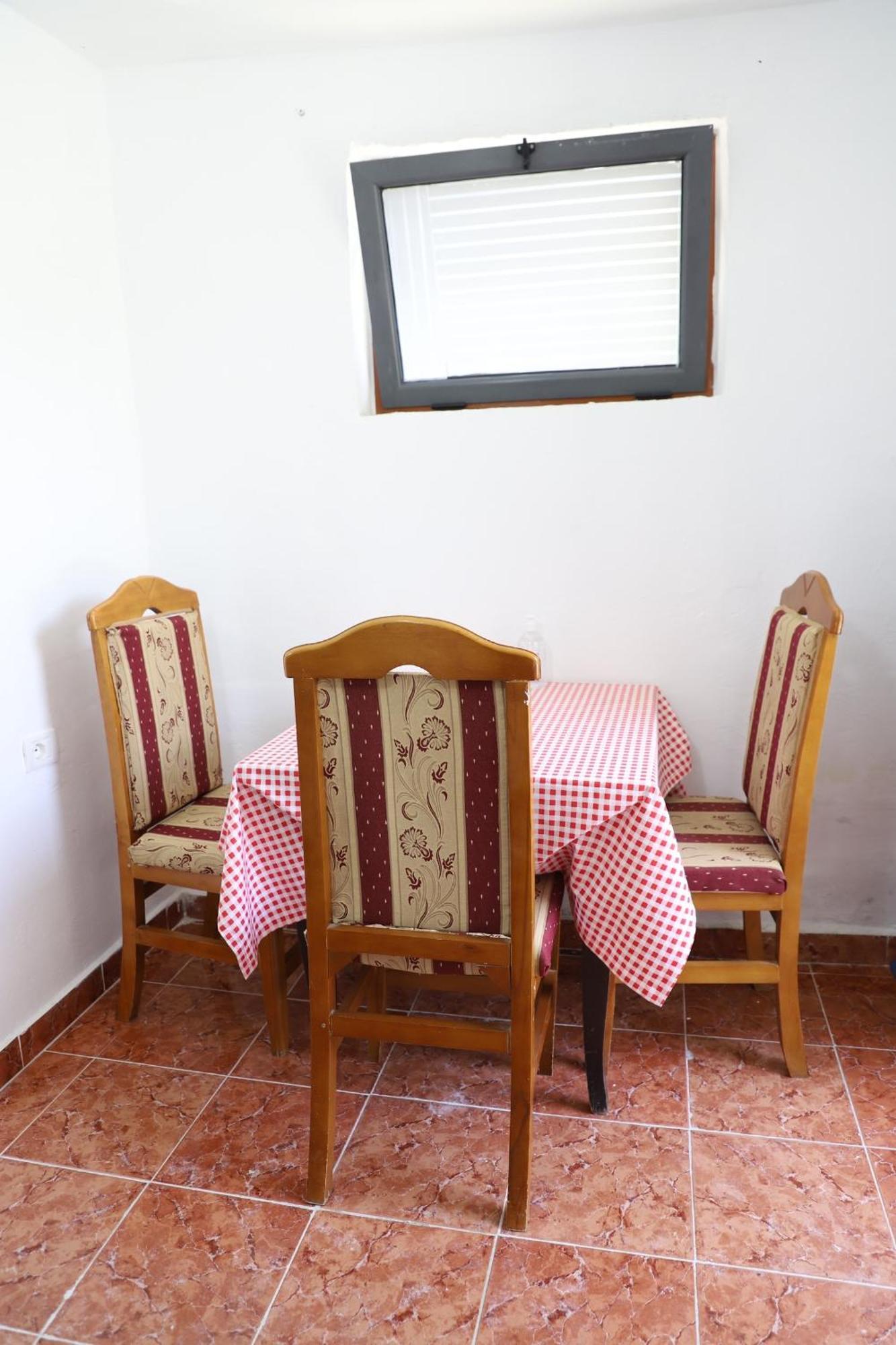 Guesthouse N&B Μπεράτ Εξωτερικό φωτογραφία