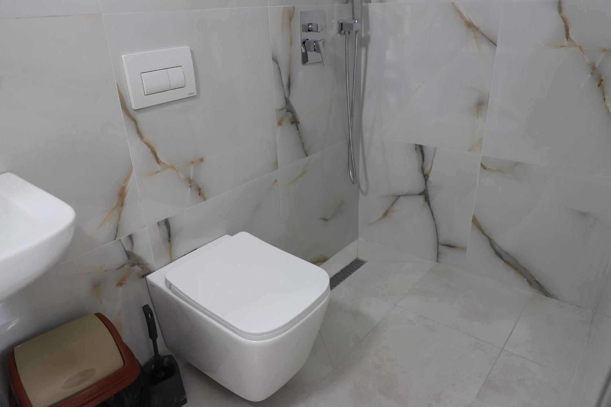 Guesthouse N&B Μπεράτ Εξωτερικό φωτογραφία