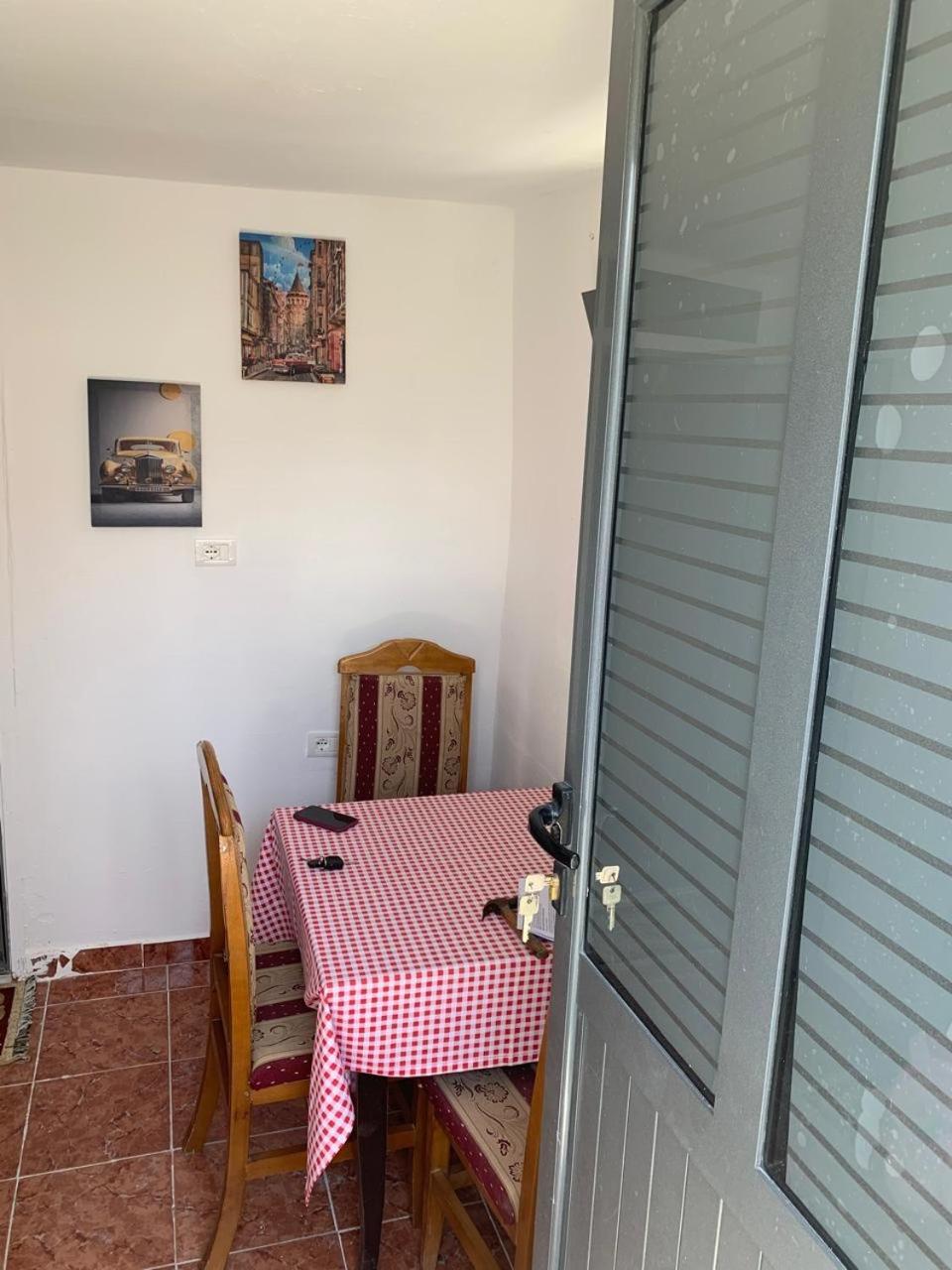Guesthouse N&B Μπεράτ Εξωτερικό φωτογραφία
