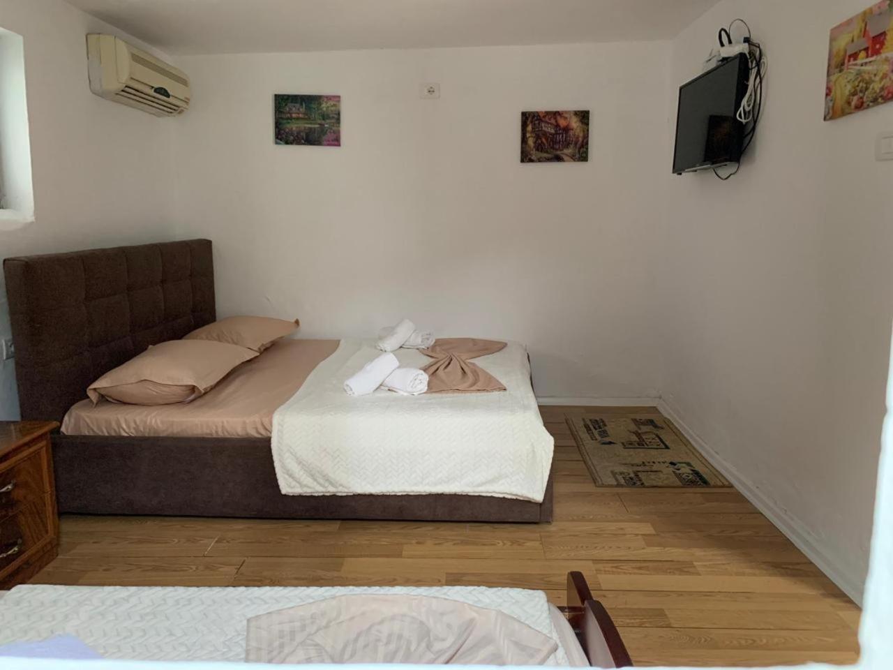 Guesthouse N&B Μπεράτ Εξωτερικό φωτογραφία