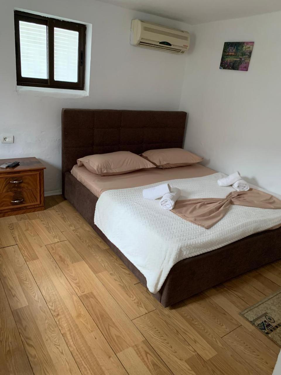 Guesthouse N&B Μπεράτ Εξωτερικό φωτογραφία