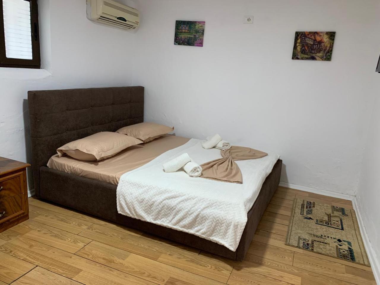 Guesthouse N&B Μπεράτ Εξωτερικό φωτογραφία