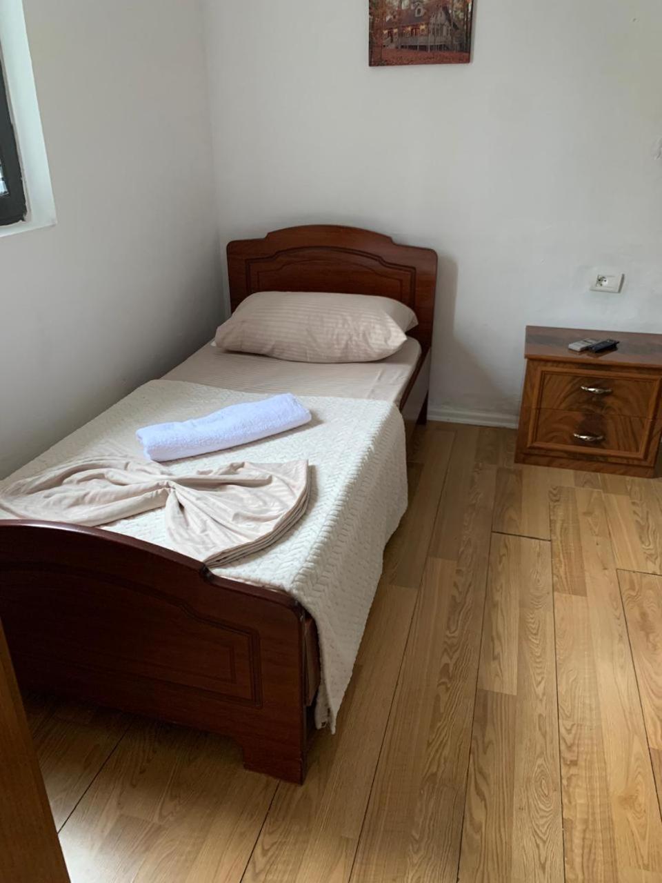 Guesthouse N&B Μπεράτ Εξωτερικό φωτογραφία