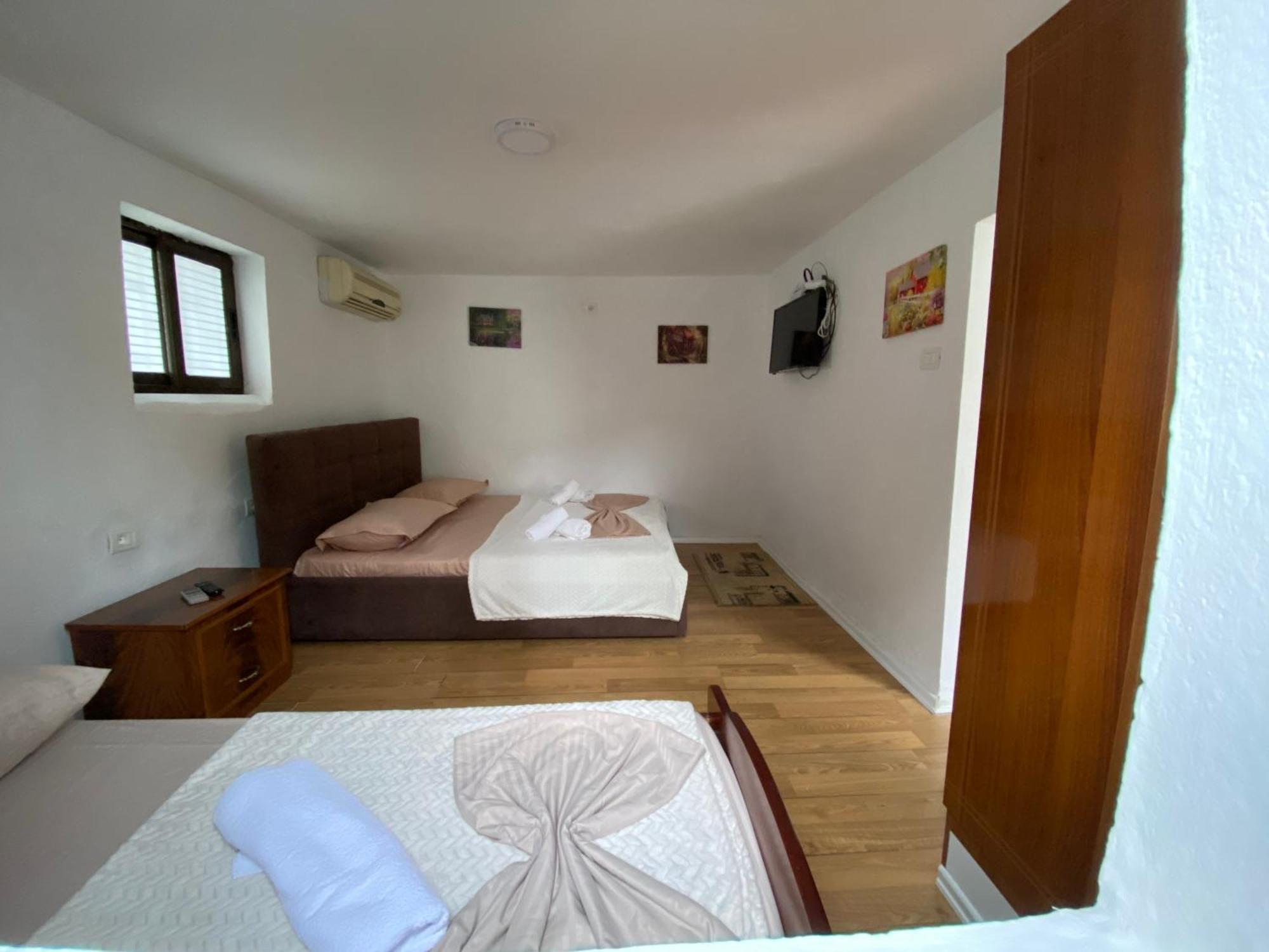 Guesthouse N&B Μπεράτ Εξωτερικό φωτογραφία